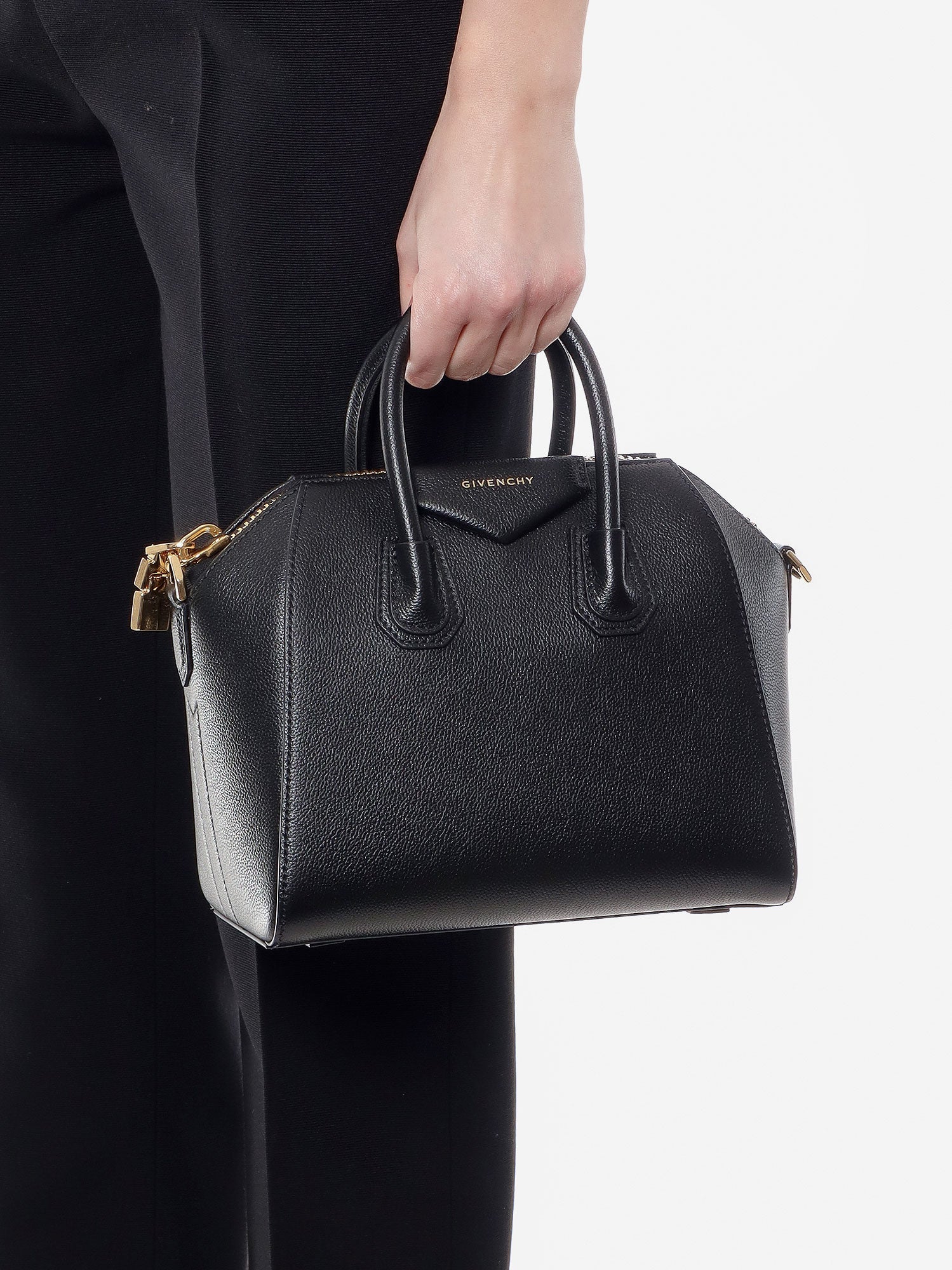 Дамска чанта Givenchy Givenchy Antigona Mini Leather Satchel Bag Черно | BB50TNB20R001, 1