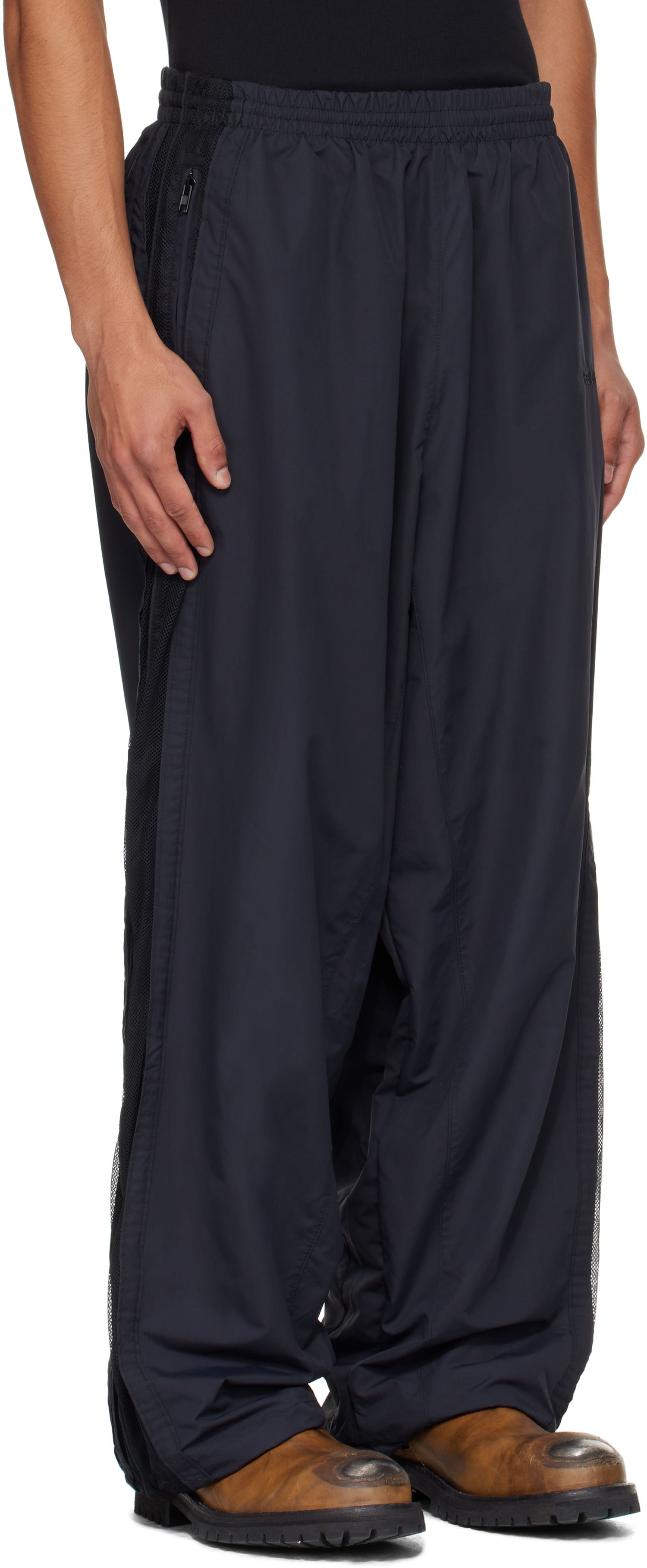 Спортни панталони VETEMENTS VETEMENTS Mesh Panel Track Pants Черно | UH76GP700B, 1