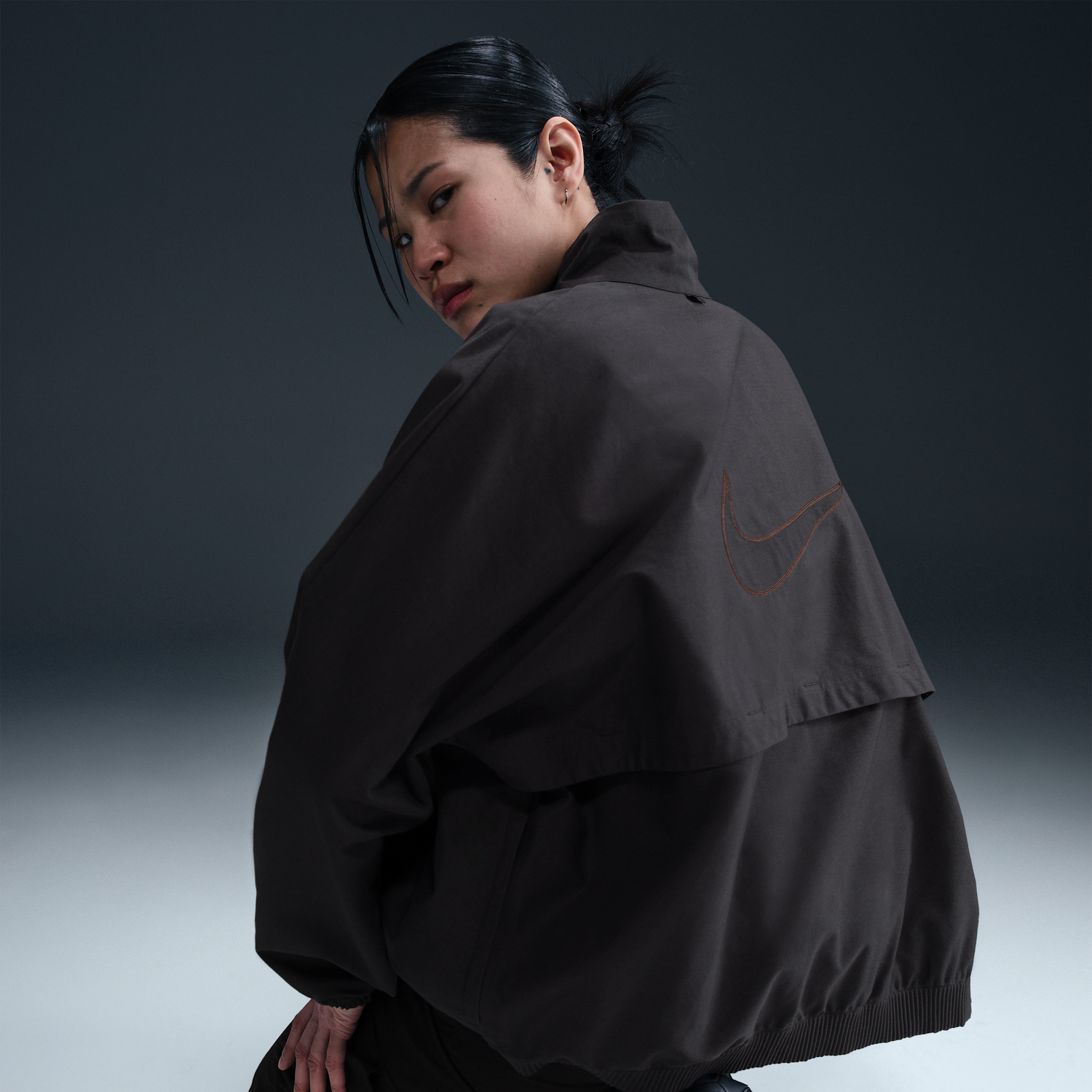 Ветровка Nike Women's Relaxed-Fit Twill Jacket Windrunner Sportswear Collection Черно | HJ0314-010, 1