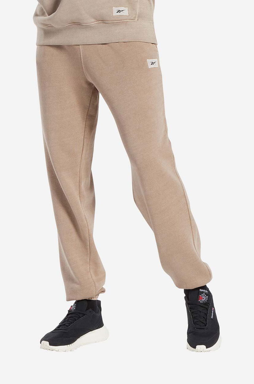 Спортни панталони Reebok Sweatpants Classic Natural Dye Бежово | HT8197