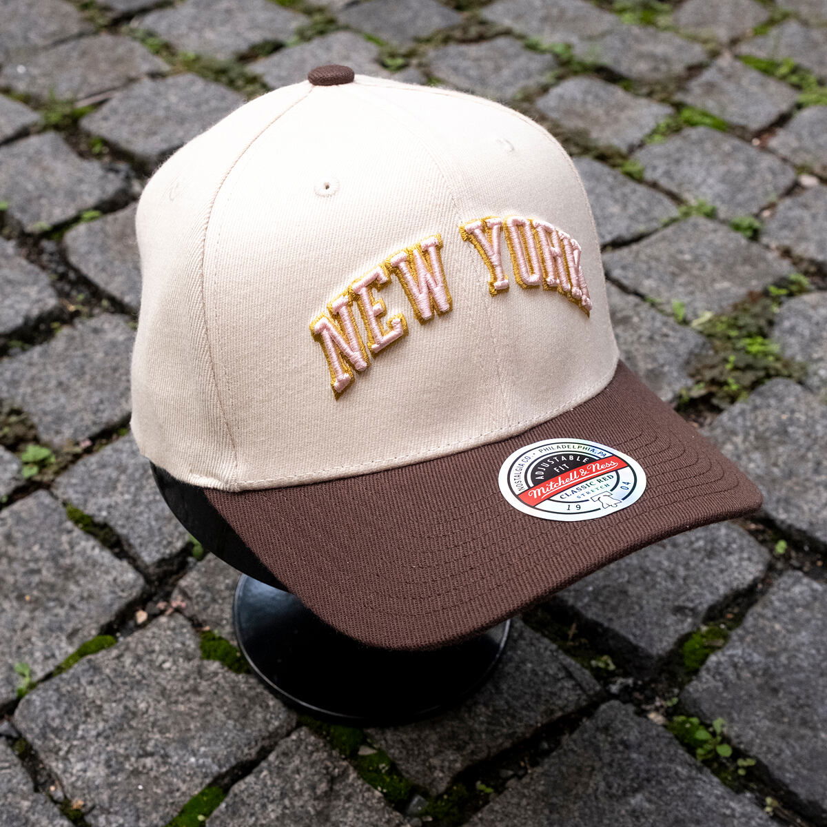 Шапка с козирка Mitchell & Ness Mitchell & Ness New York Knicks Adjustable Classic Red Snapback Бежово | HC14303-NYKCRBR, 0