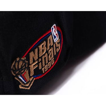 Шапка с козирка Mitchell & Ness NBA Top Spot Classic Red Chicago Bulls Black Черно | HHSSINTL1265-CBUBLCK, 5
