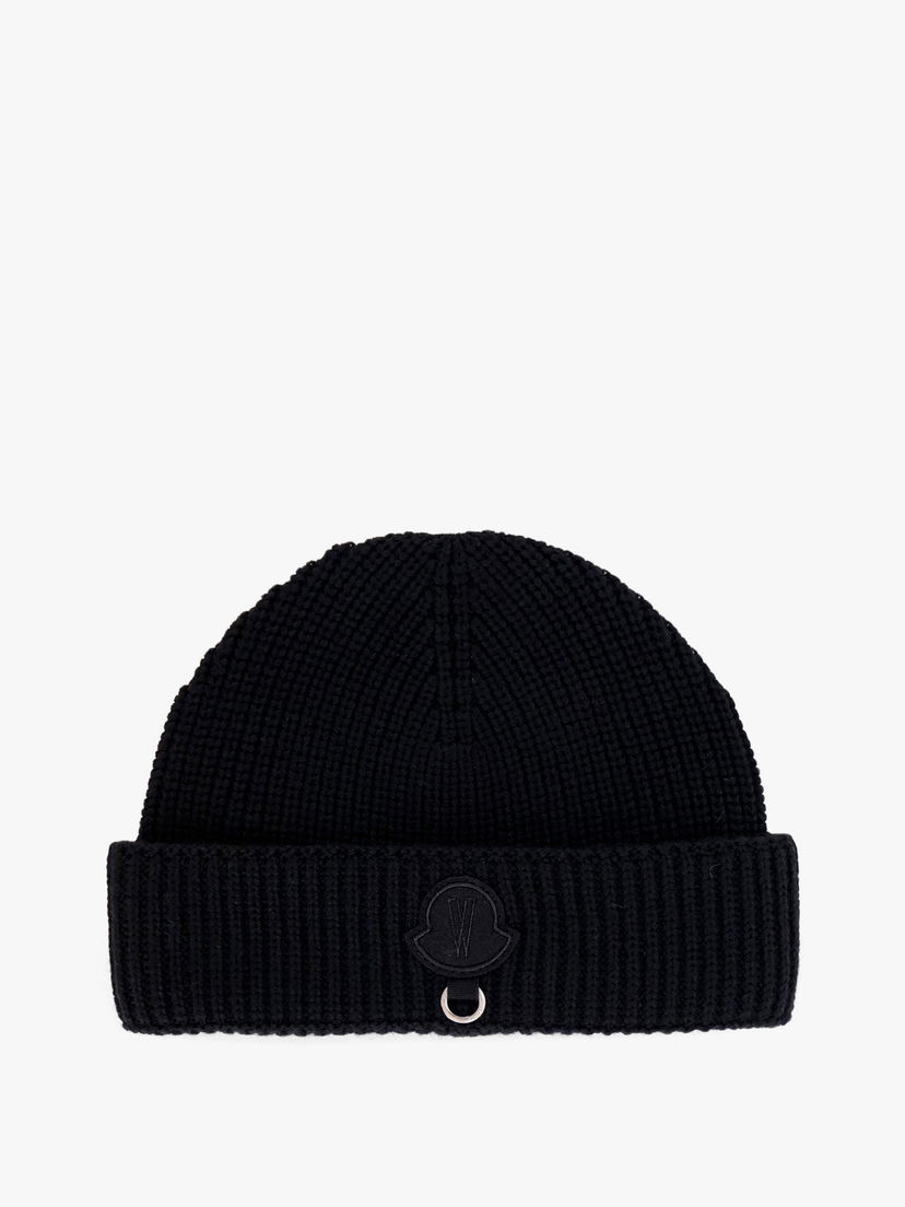 Шапка Moncler Knitted Beanie with Logo Patch Черно | 09T3B00004M1131999