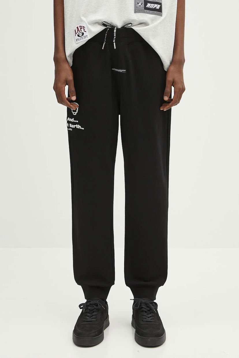 Спортни панталони AAPE by A Bathing Ape Main Sweat Graphic Print Drawstring Sweatpants Черно | AAPPTMB637XXN