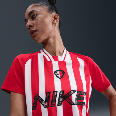 Съкратен топ Nike Nike Sportswear Cropped Short Sleeve T-Shirt Червено | IM0326-657, 2