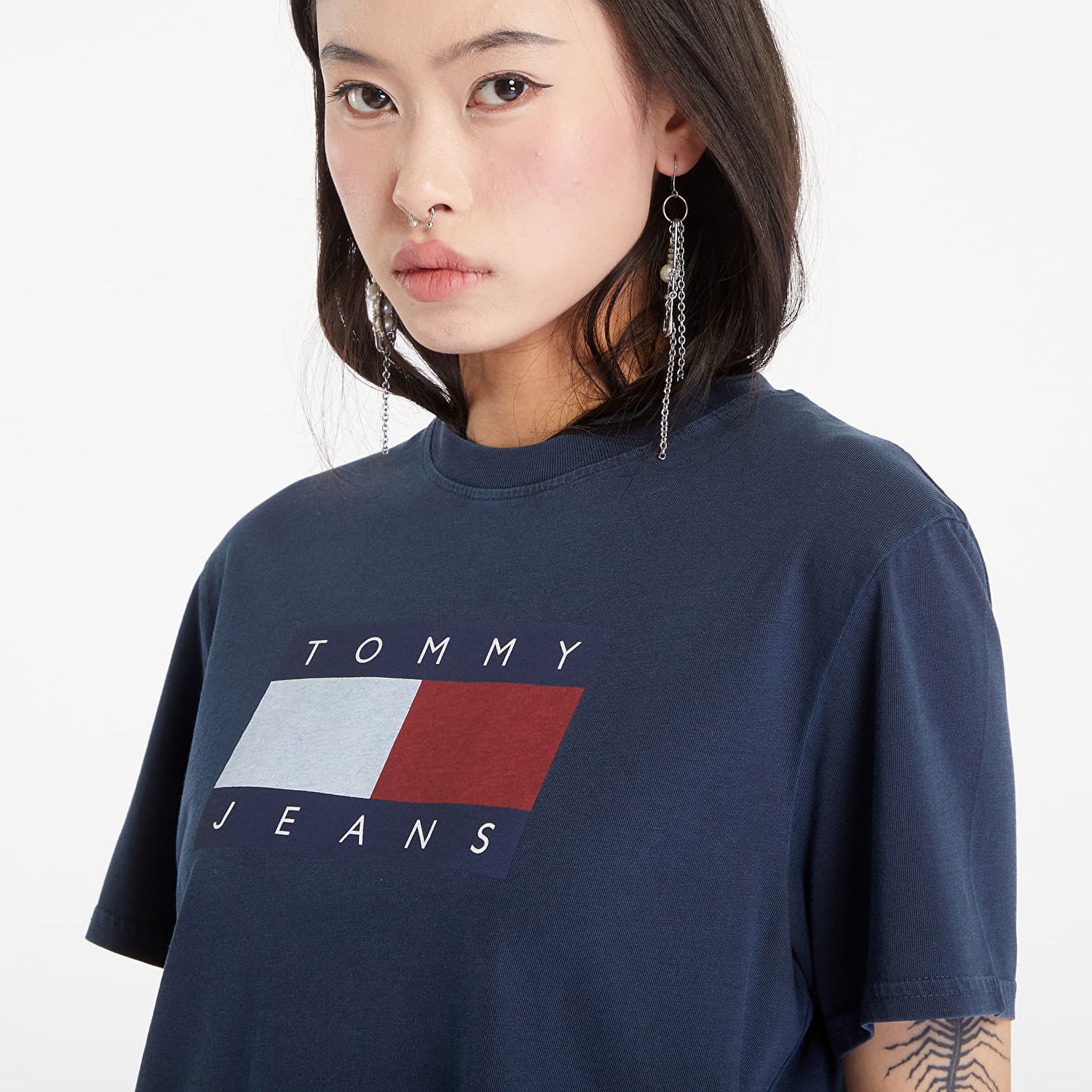 Тениска Tommy Hilfiger Flag Badge Boxy Fit T-Shirt Dark Night Navy Тъмно синьо | DW0DW18629 C1G, 1