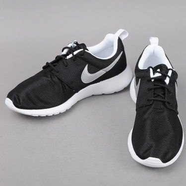 Кецове и обувки Nike Roshe One GS Черно | 599728-021, 2