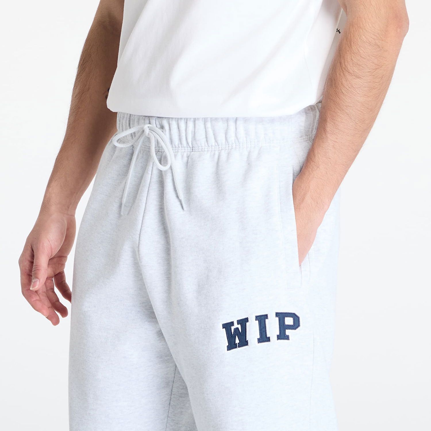 Спортни панталони Carhartt WIP Sweat Pant Ash Heather Stone Washed Бяло | I034692.48206, 1