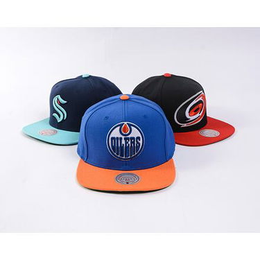 Шапка с козирка Mitchell & Ness Edmonton Oilers Two Tone Oilers Snapback Синьо | HHSS5367-EDOYYPPPNYOR, 2