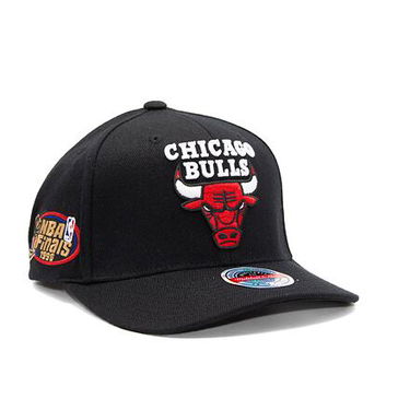 Шапка с козирка Mitchell & Ness NBA Top Spot Classic Red Chicago Bulls Black Черно | HHSSINTL1265-CBUBLCK, 0