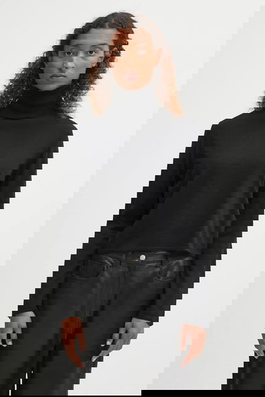 Пуловер Maison Margiela MM6 Maison Margiela Wool Turtleneck Sweater Черно | S52HA0296.M13133.900, 0