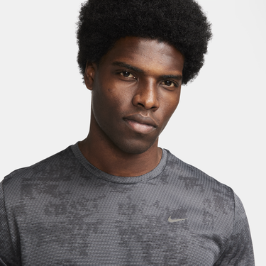 Тениска Nike M NK DFADV RUN DIV SS TOP Сиво | fn3383-068, 3