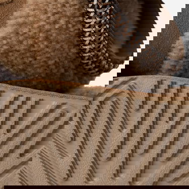 Кецове и обувки UGG Classic Ultra Mini Maxi Curly Suede Boot with Braided Trim Кафяво | 1157730K-CHE, 4