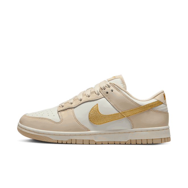 Кецове и обувки Nike Dunk Low "Metallic Gold" W Бежово | DX5930-001, 0