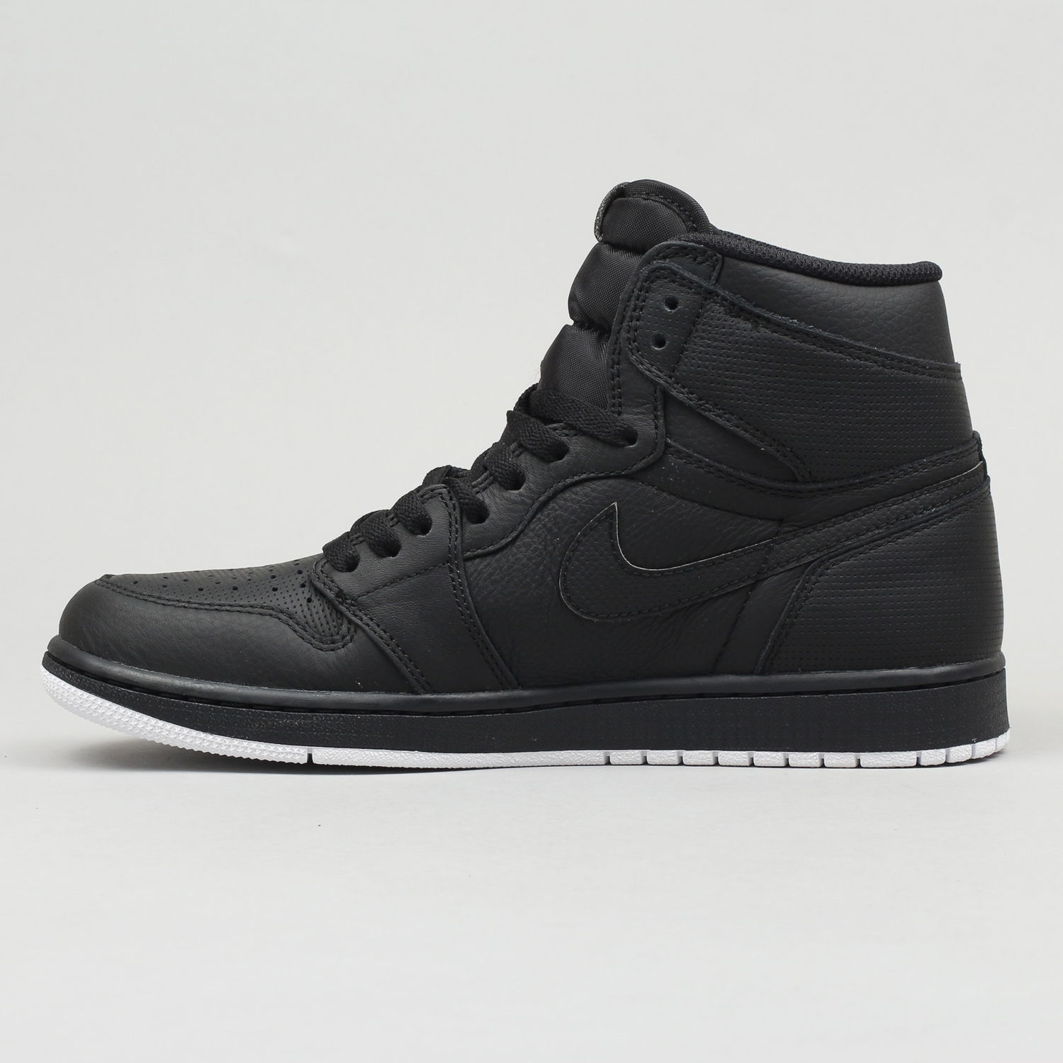 Кецове и обувки Jordan Air Jordan 1 Retro High OG "Perforated" Черно | 555088-002, 0