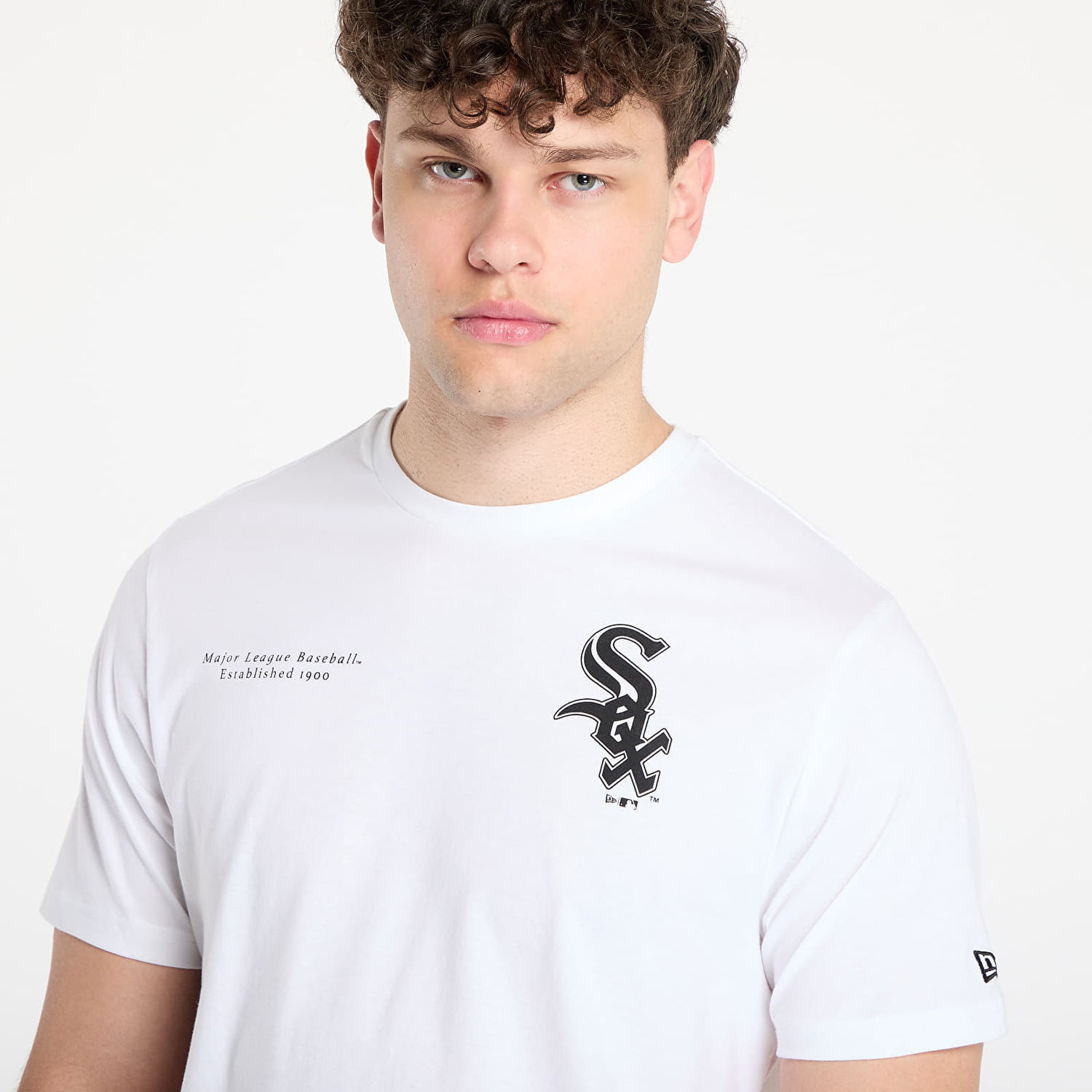 Тениска New Era New Era Chicago White Sox Arch Graphic Regular Fit Tee Бяло | 60667712, 1