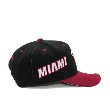 Шапка с козирка Mitchell & Ness Overbite Pro Snapback Miami Heat Black Червено | HHSS7310-MHEYYPPPBLCK, 1