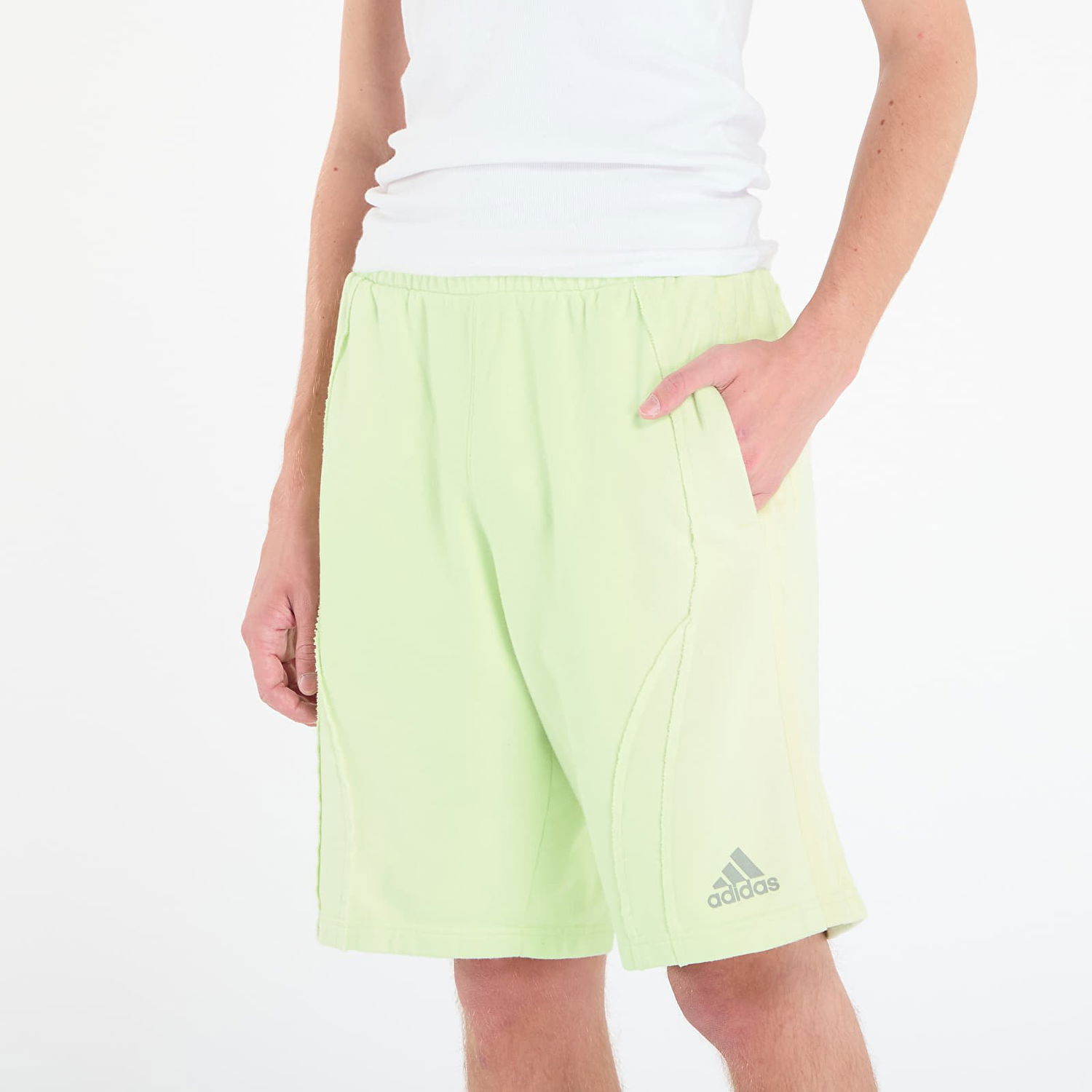 Къси панталони adidas Originals Adilenium Season 4 Teamgeist Fleece Shorts Зелено | KF8530, 1