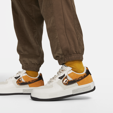 Спортни панталони Nike Corduroy High-Waisted Fleece Pants Кафяво | DQ6926-259, 1