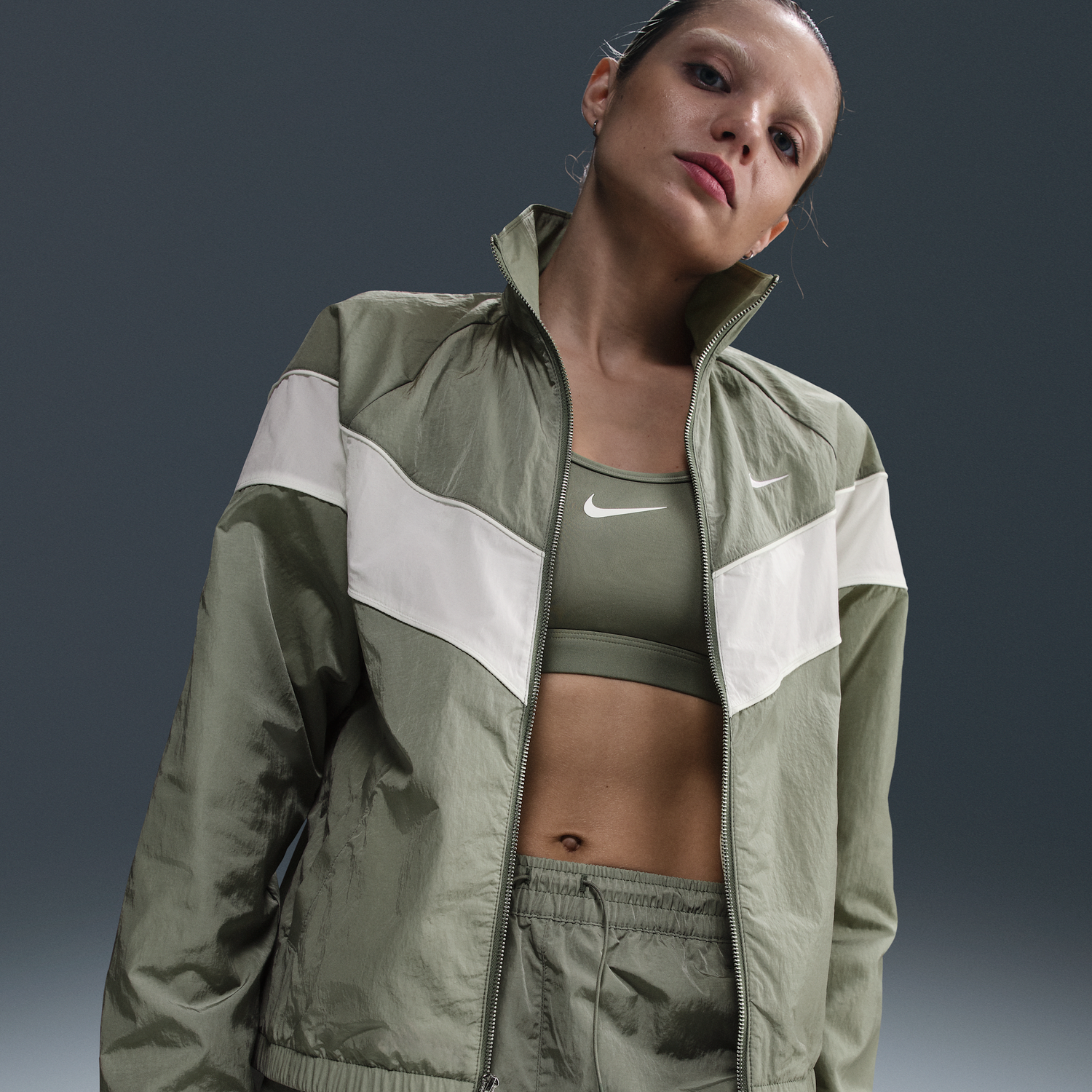 Ветровка Nike Windrunner UV Loose Woven Full-Zip Jacket Зелено | FV6304-320, 0