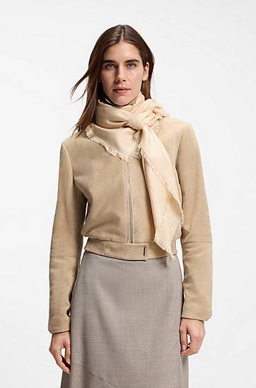 Шал BOSS Square scarf in silk and wool with logo details Бежово | 50510871, 1