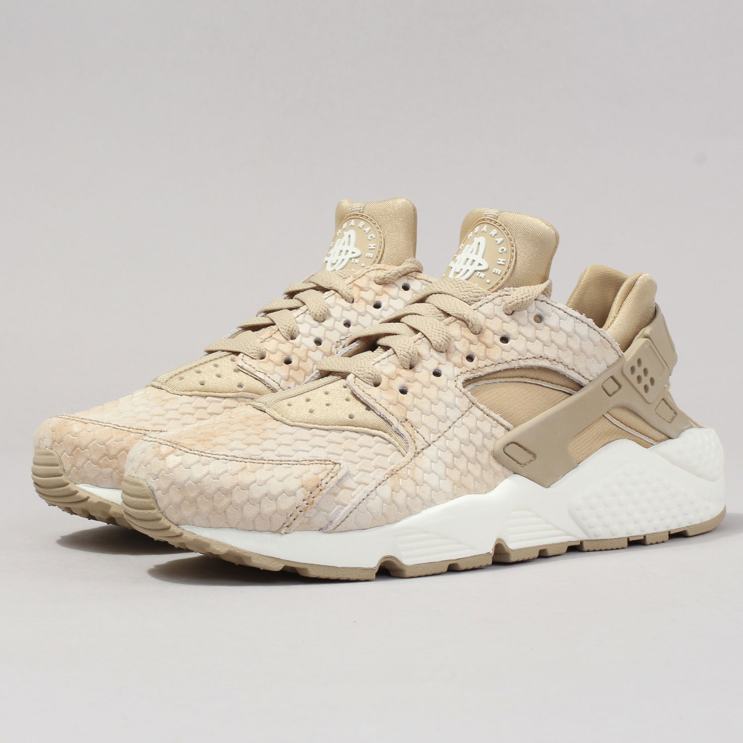 Кецове и обувки Nike WMNS Air Huarache Run Premium Бежово | 683818-201, 0