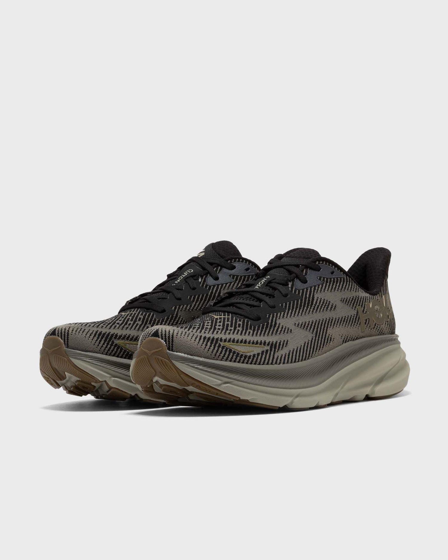 Кецове и обувки Hoka One One Men's Clifton 9 Sneakers in Black/Slate, Size UK 10 | END. Clothing Черно | 1127895-BLCKS, 1