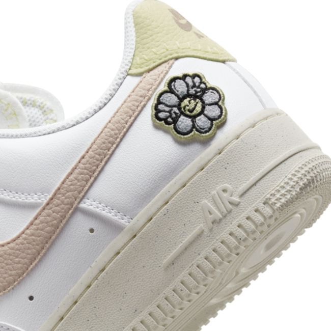 Кецове и обувки Nike Air Force 1 '07 SE W Бяло | DJ6377-100, 1
