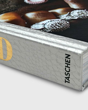 Книга и списание TASCHEN Books Ice Cold. A Hip-Hop Jewelry History Металик | 9783836584975, 1