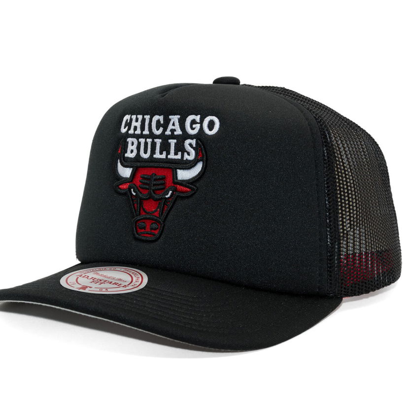 Шапка с козирка Mitchell & Ness Mitchell & Ness Chicago Bulls Hidden Trucker Snapback Черно | HT11408-CBUBLCK