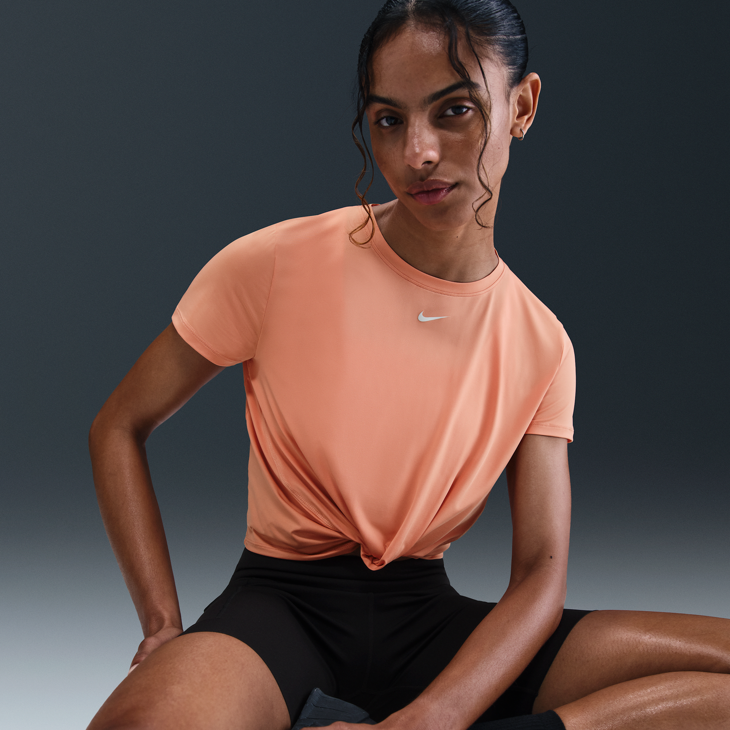 Съкратен топ Nike One Classic Dri-FIT Twist Short Sleeve T-Shirt Оранжево
 | IB9406-844, 1