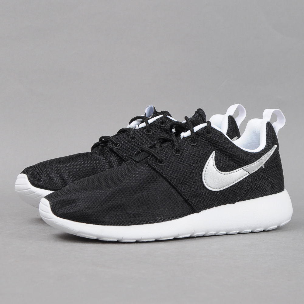 Кецове и обувки Nike Roshe One GS Черно | 599728-021, 0
