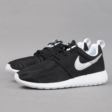 Кецове и обувки Nike Roshe One GS Черно | 599728-021, 0