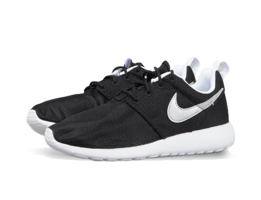 Кецове и обувки Nike Roshe One GS Черно | 599728-021