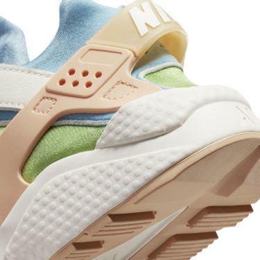 Кецове и обувки Nike Air Huarache SE W Бяло | DQ0117-100, 4