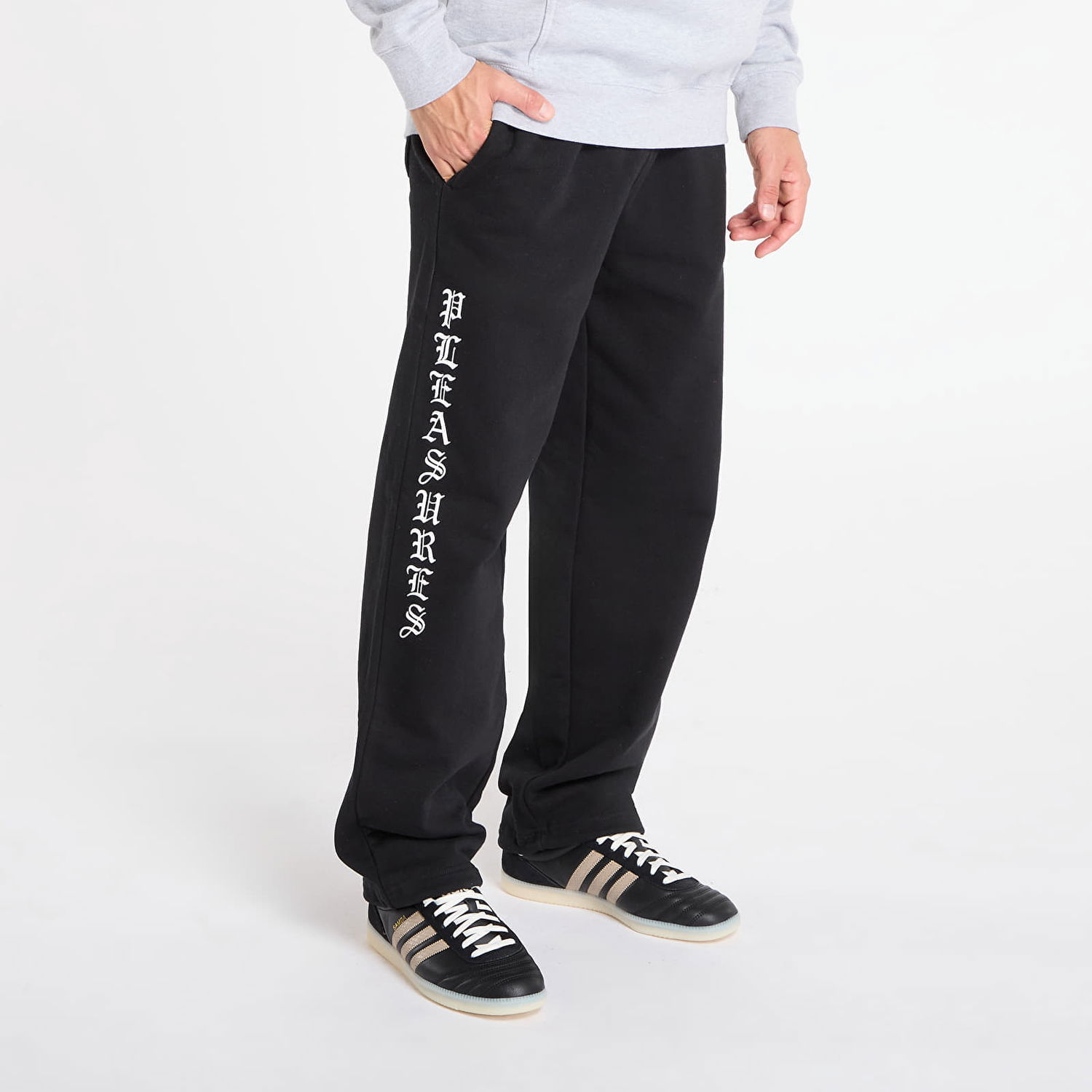Спортни панталони Pleasures Pipe Sweatpants Черно | P25F080-BLACK, 1