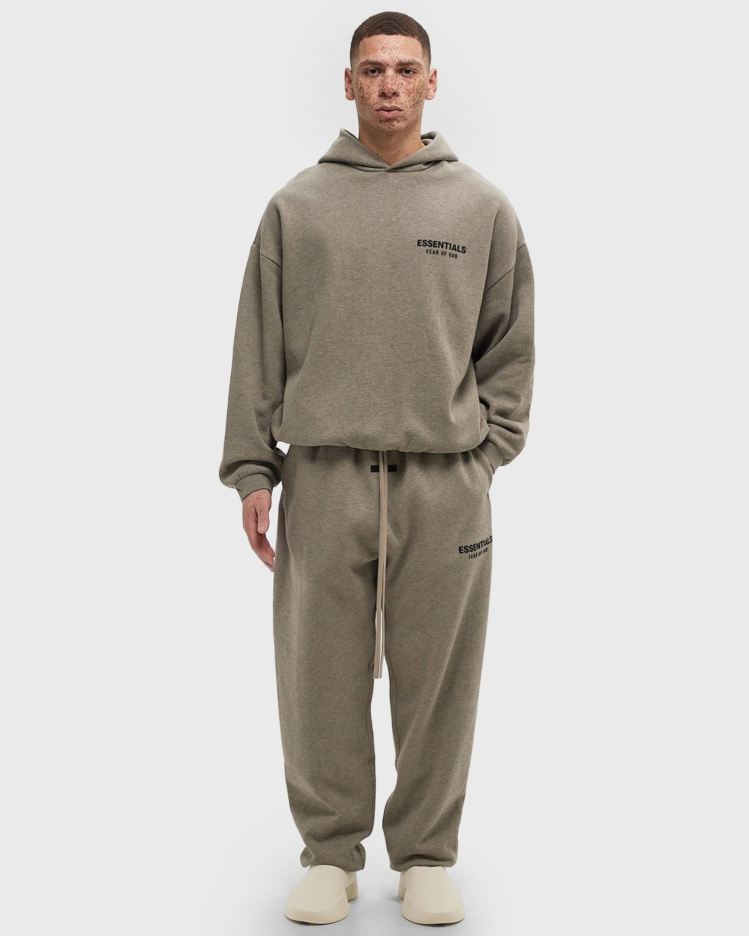 Спортни панталони Fear of God Essentials Fleece Sweatpants Зелено | 130HO242029F-367, 1