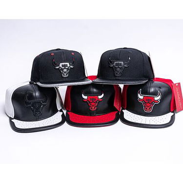 Шапка с козирка Mitchell & Ness Day One Snapback Bulls Cap Черно | 6HSSMM19224-CBUWHBK, 7