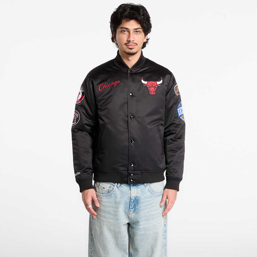 Яке бомбър Mitchell & Ness Blackout Heavyweight Satin Jacket Chicago Bulls NBA Черно | JK15027-CBUBLCK