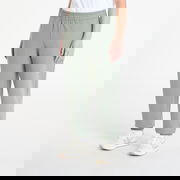 Queens Essential Sweatpants