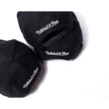 Шапка с козирка Mitchell & Ness NBA Top Spot Classic Red Chicago Bulls Black Черно | HHSSINTL1265-CBUBLCK, 3