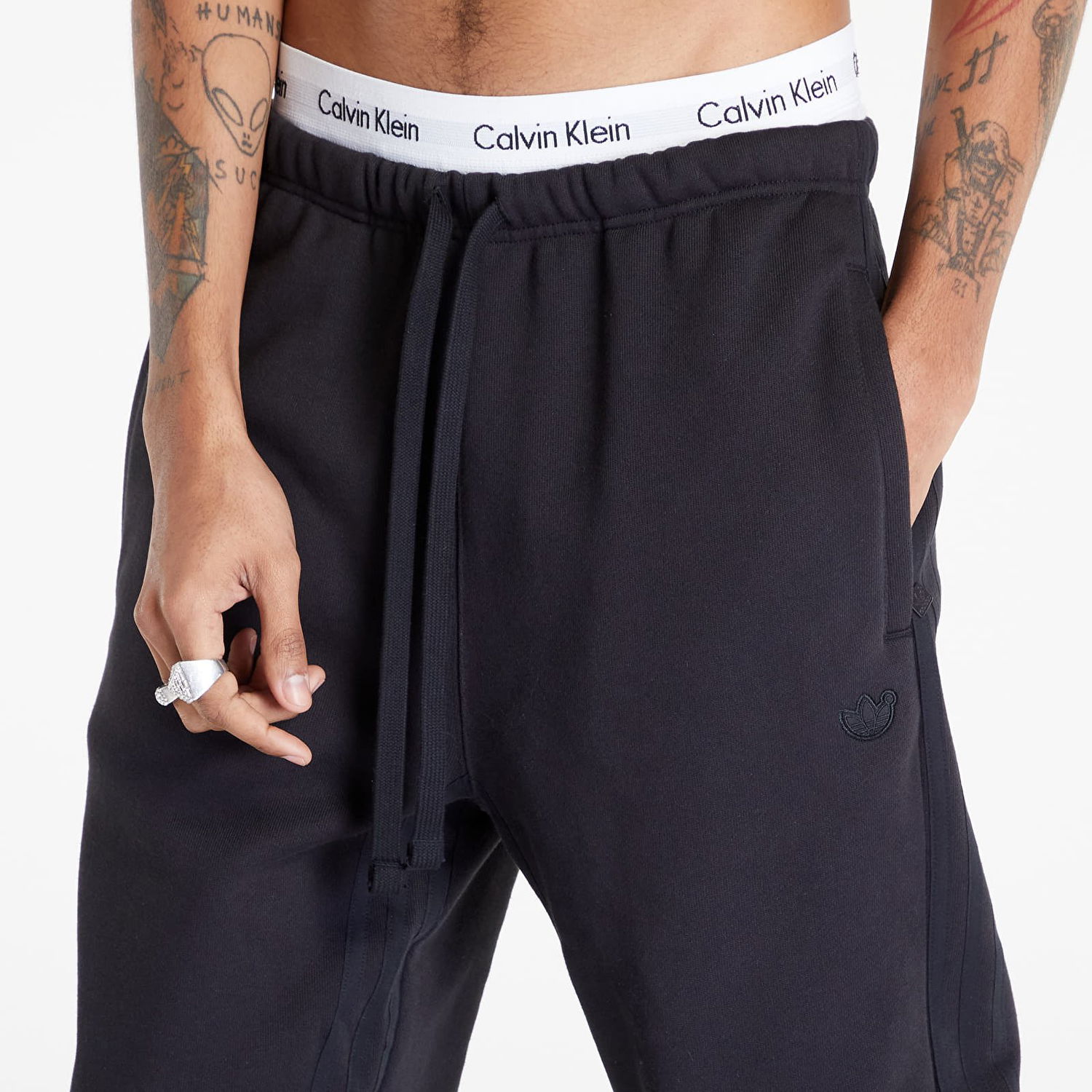 Спортни панталони adidas Originals Blue Version Essentials Pants Черно | IA2447, 1