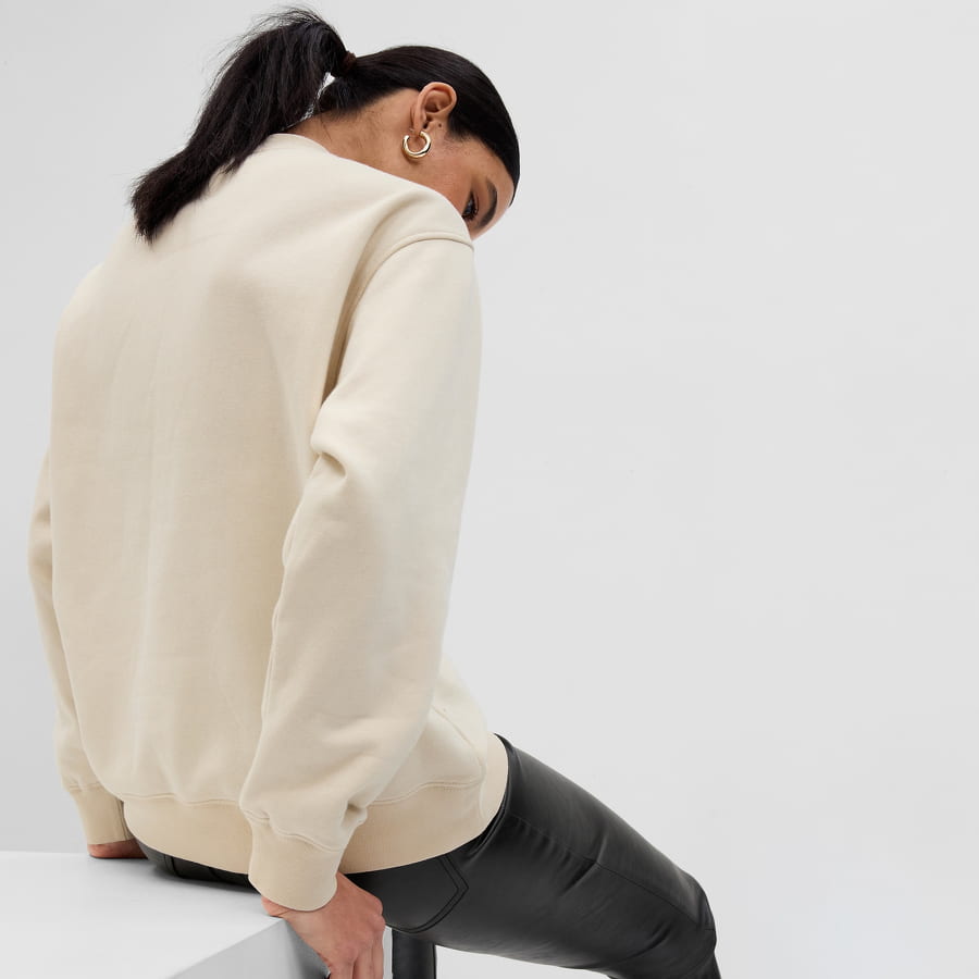 Суитчър GAP Fl Logo Boyfriend Crewneck Бежово | 566543-02, 1