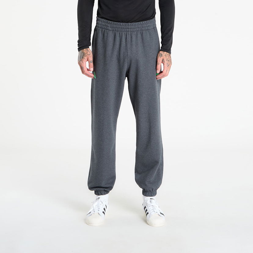 Спортни панталони adidas Performance Mercedes - AMG Petronas Formula One Team Premium Sweat Joggers Сиво | JX8777