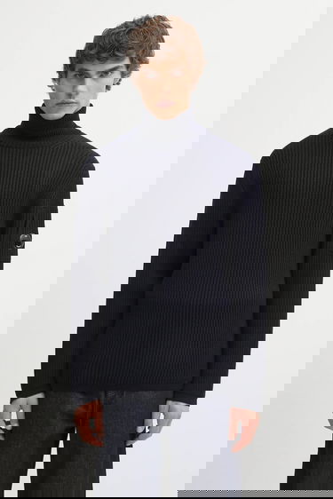 Пуловер C.P. Company Ribbed Wool Blend Turtleneck Sweater with Sleeve Pocket Тъмно синьо | 19CMKN220A006595A, 0