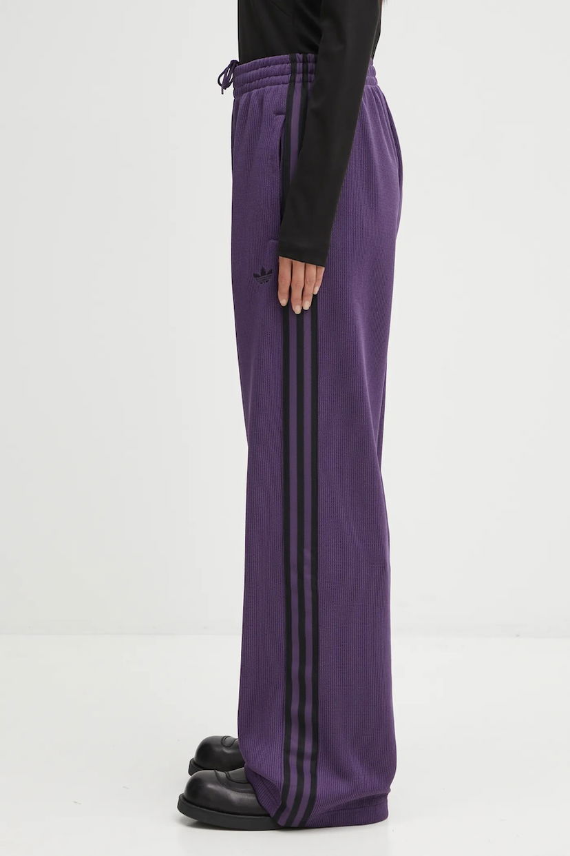 Спортни панталони adidas Originals Originals Firebird Tp Ribbed Wide Leg Track Pants Лилаво | JV7523