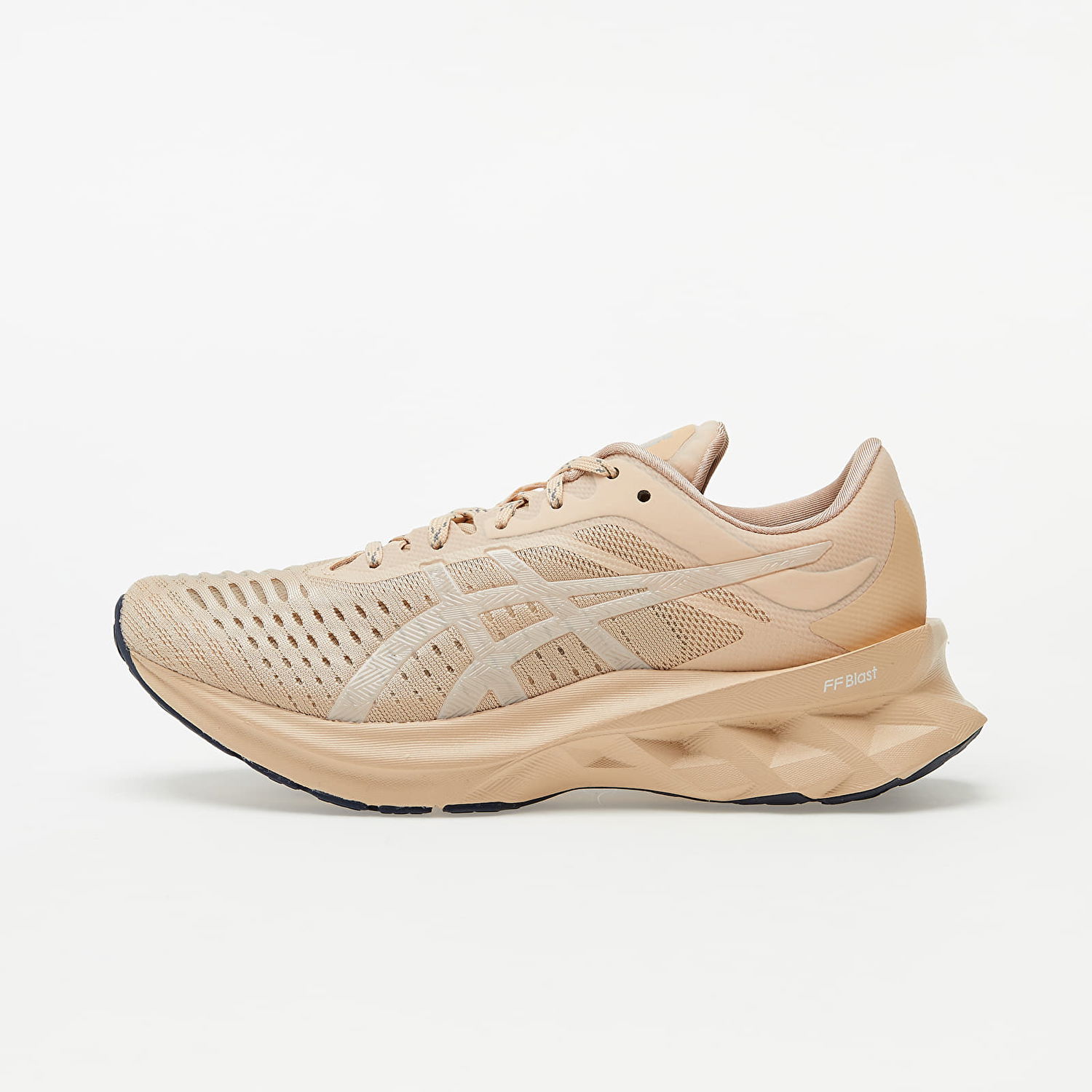 Кецове и обувки Asics Sneakersnstuff Novablast Бежово | 1202A131-700, 0