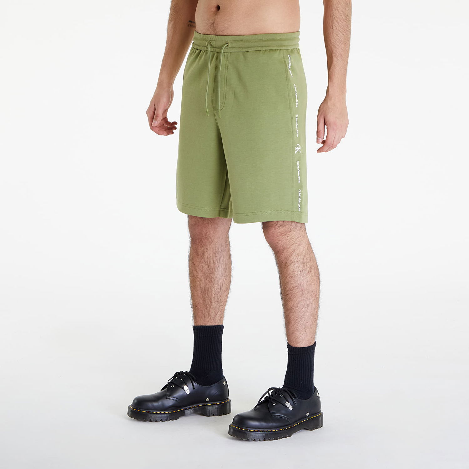Къси панталони CALVIN KLEIN Logo Repeat Shorts Dark Juniper Зелено | J30J325129 L9N, 0