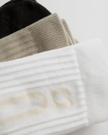 Чорапи On Running Logo IKON 3-Pack Socks Черно | 2UE30440299, 1