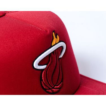 Шапка с козирка Mitchell & Ness NBA Evergreen Trucker Cap Червено | HT8032-MHERED1, 2